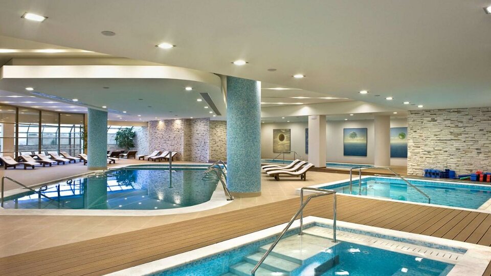 Ramada Plaza Thraki 10