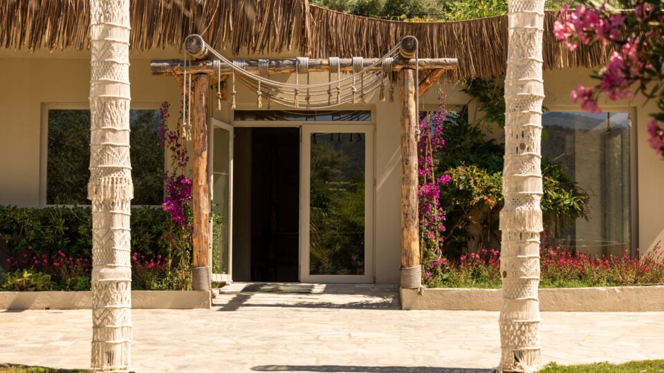 Plataria Seaside Resort 4
