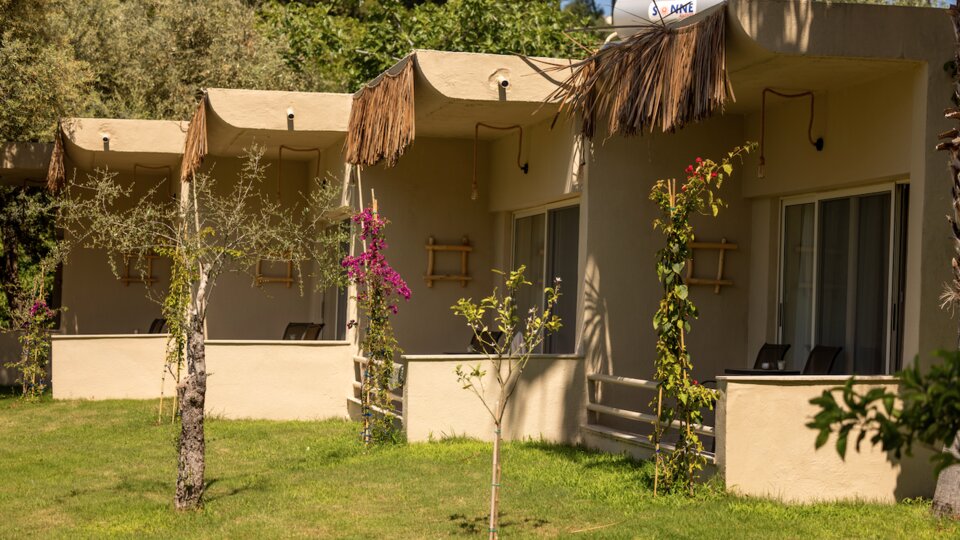 Plataria Seaside Resort 11
